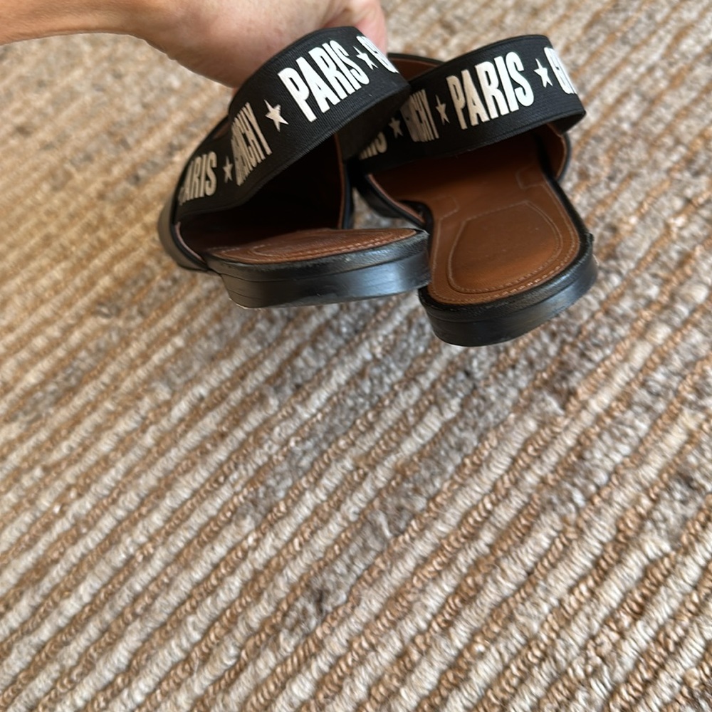 Authentic Givenchy - Picture 4 of 6
